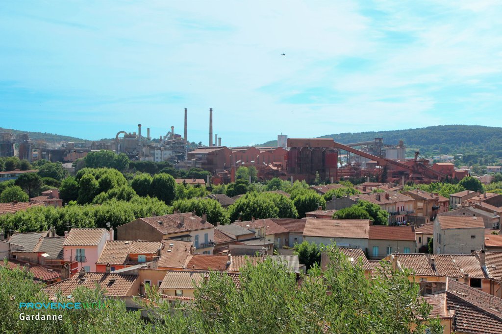 Usines &agrave; Gardanne.