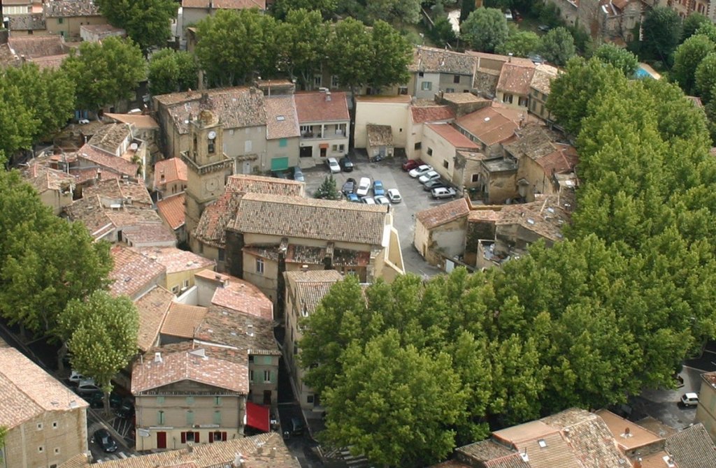 Le village de Grans dans les Bouches du Rh&ocirc;ne.