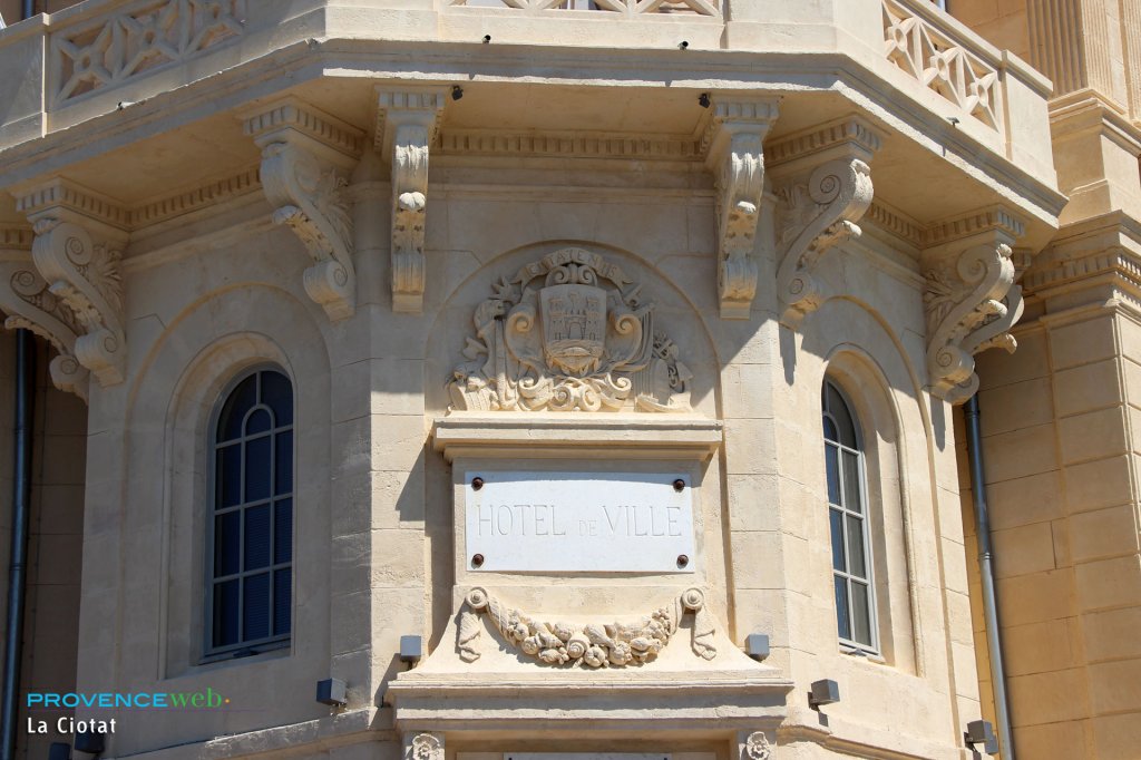 Fa&ccedil;ade de la mairie de La Ciotat.