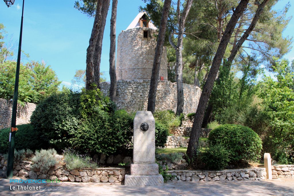 Edifice au Tholonet.