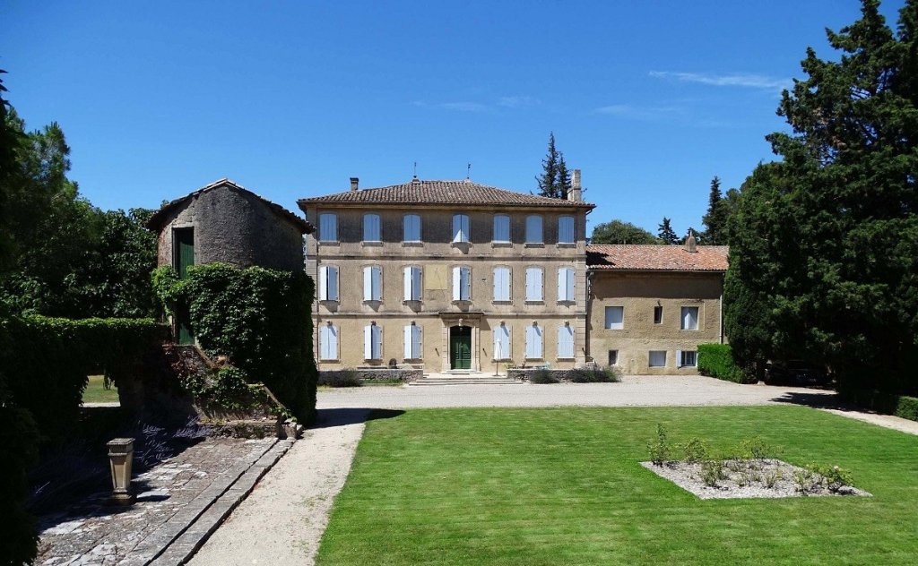 Le ch&acirc;teau de Mas Blanc des Alpilles.