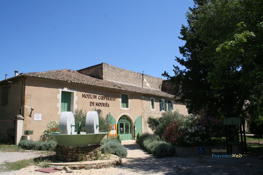 Moulin &agrave; huile de Mouri&egrave;s.