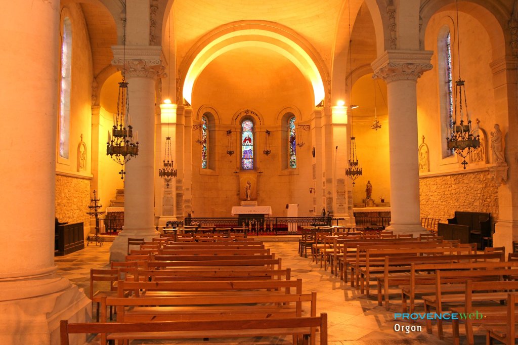 Int&eacute;rieur de la Chapelle Notre Dame de Beauregard.