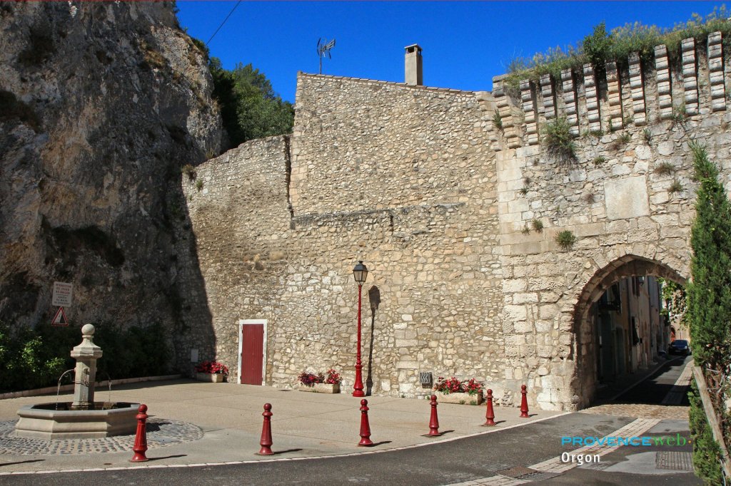 Fortifications &agrave; Orgon.
