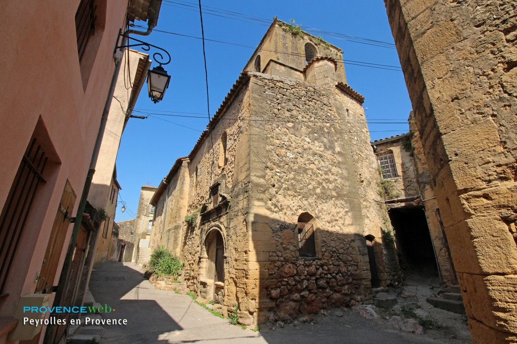 Vieux village de Peyrolles.