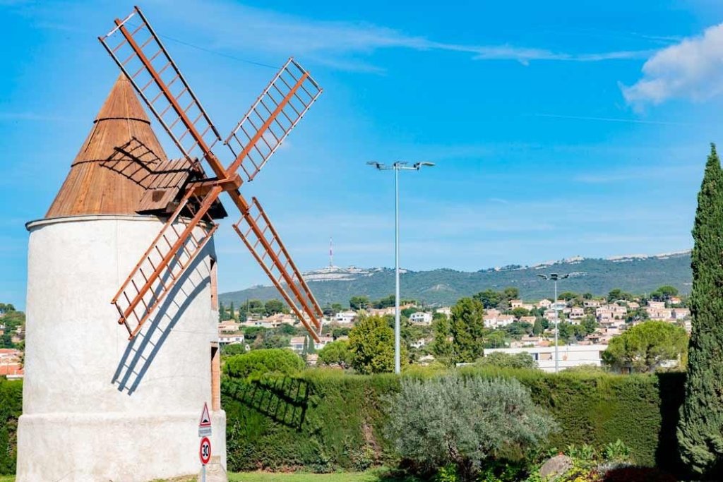 Le moulin de Plan de Cuques.