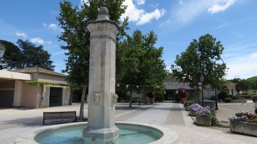 Fontaine &agrave; Rognonas.
