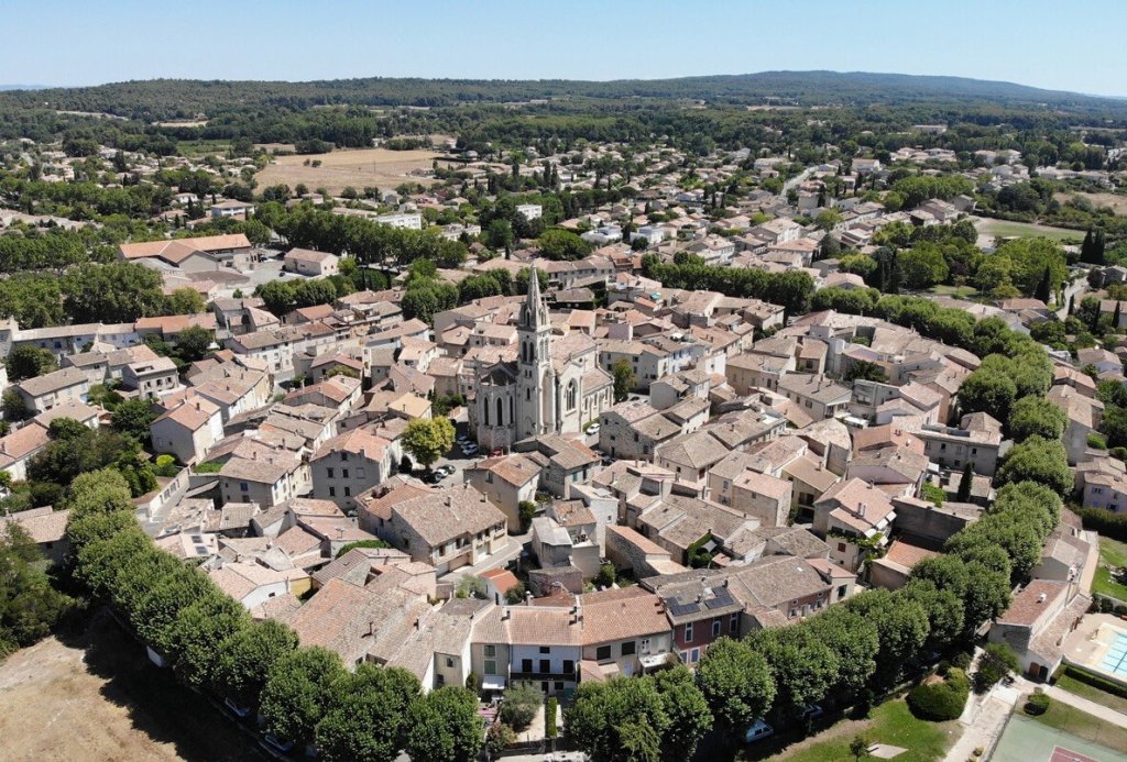 Le village de Saint Cannat dans les Bouches du Rh&ocirc;ne.