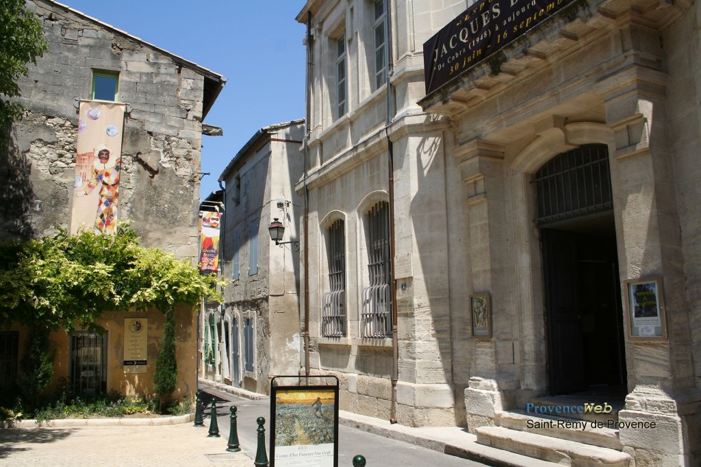 Rue &agrave; Saint R&eacute;my de Provence.