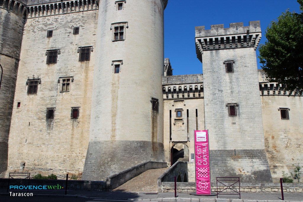 Entr&eacute;e du ch&acirc;teau.
