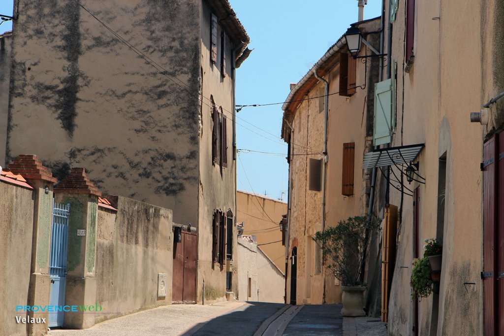 Ruelle &agrave; Velaux.