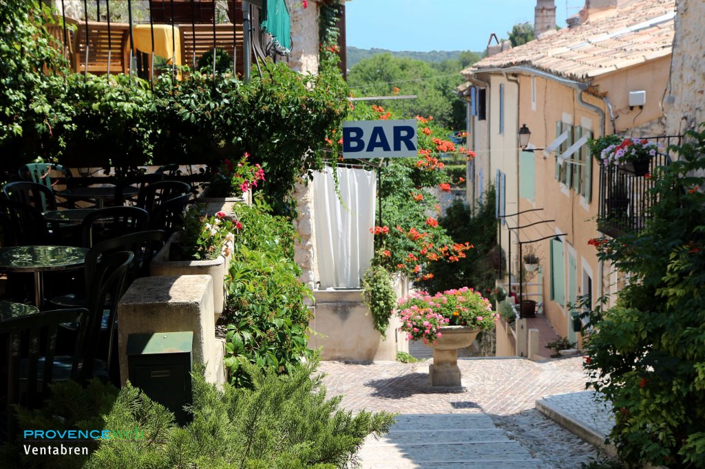 Restaurant &agrave; Ventabren.