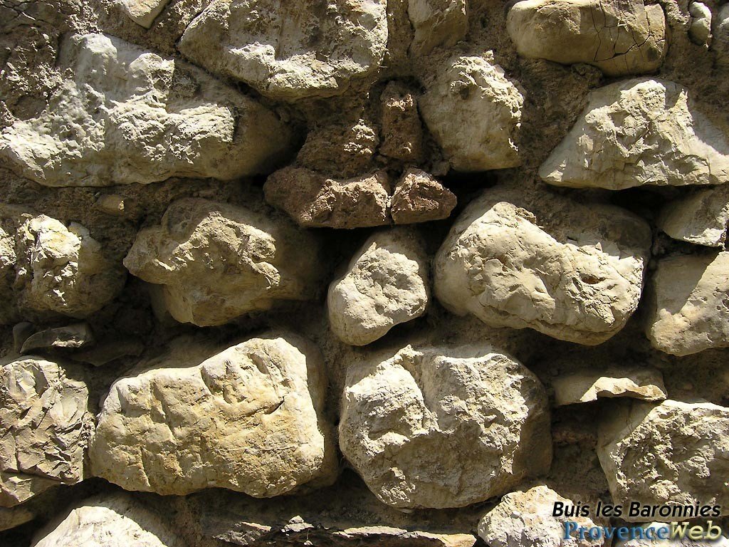 Mur en pierre ancien.