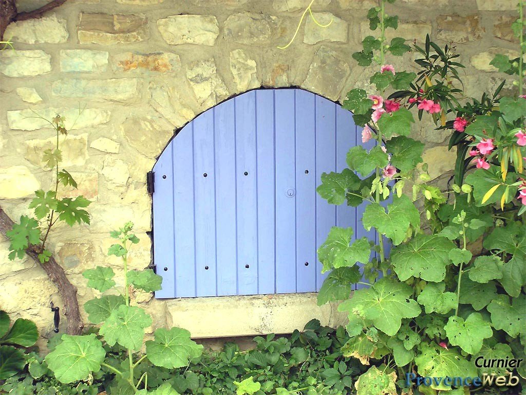 Volets bleus.