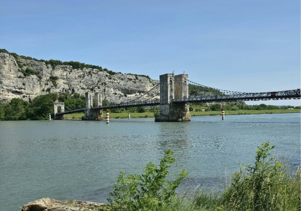 Le Pont du Robinet &agrave; Donz&egrave;re.