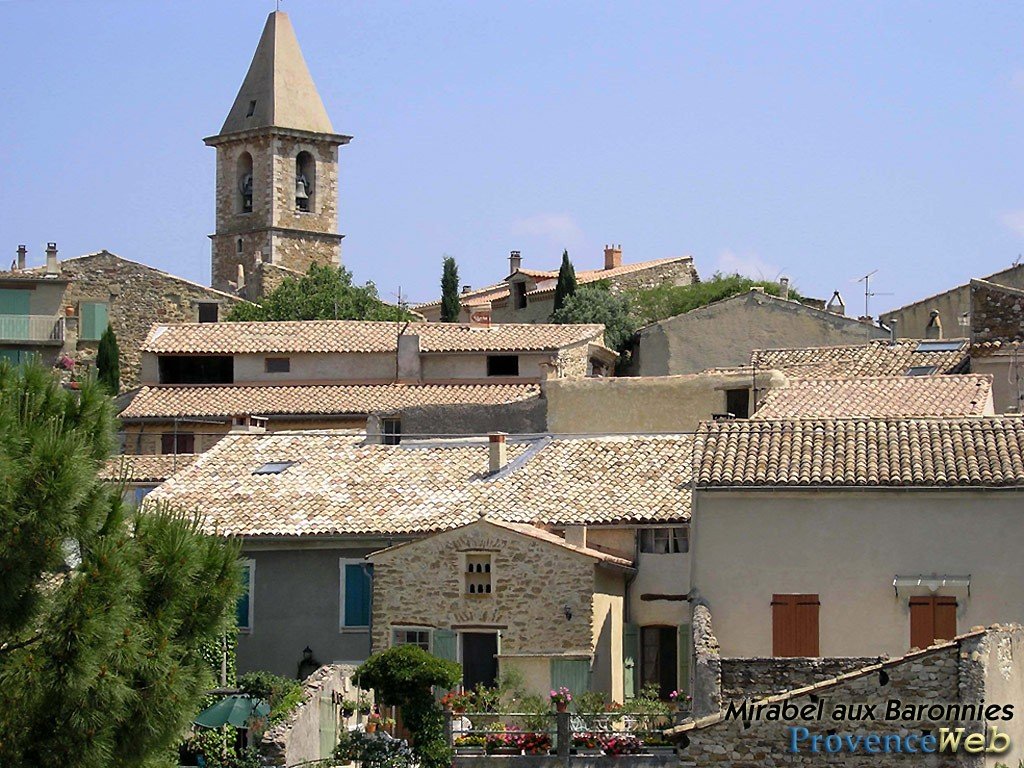 Le village de Mirabel aux Baronnies dans la Dr&ocirc;me.