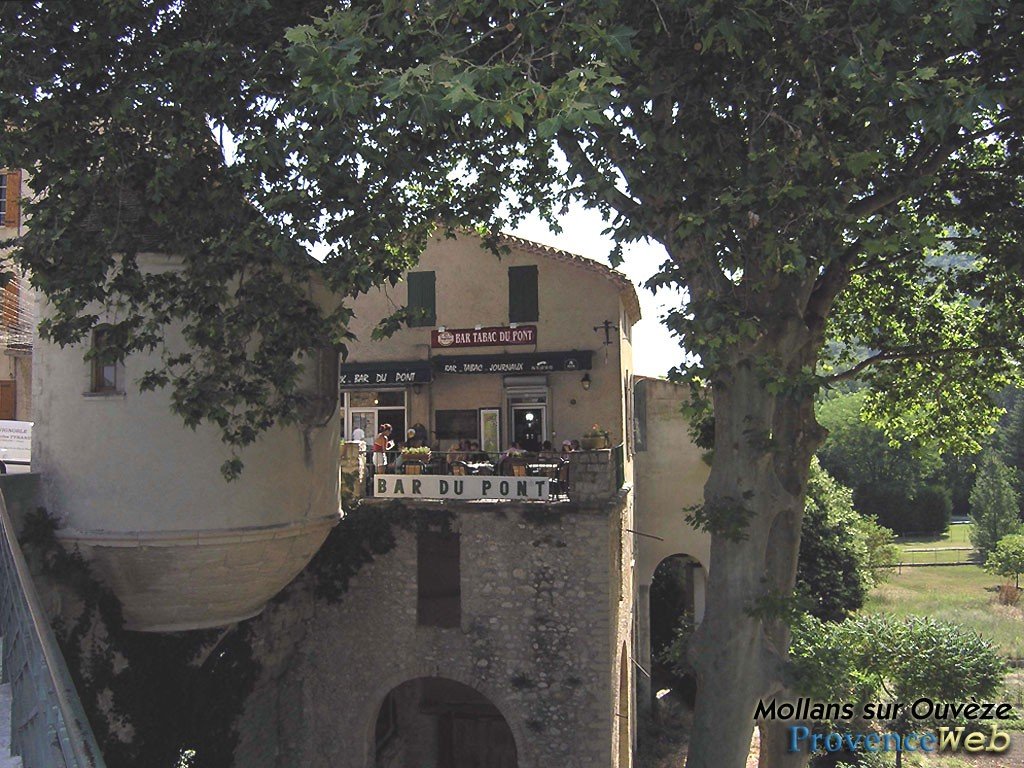 Le Bar du Pont.