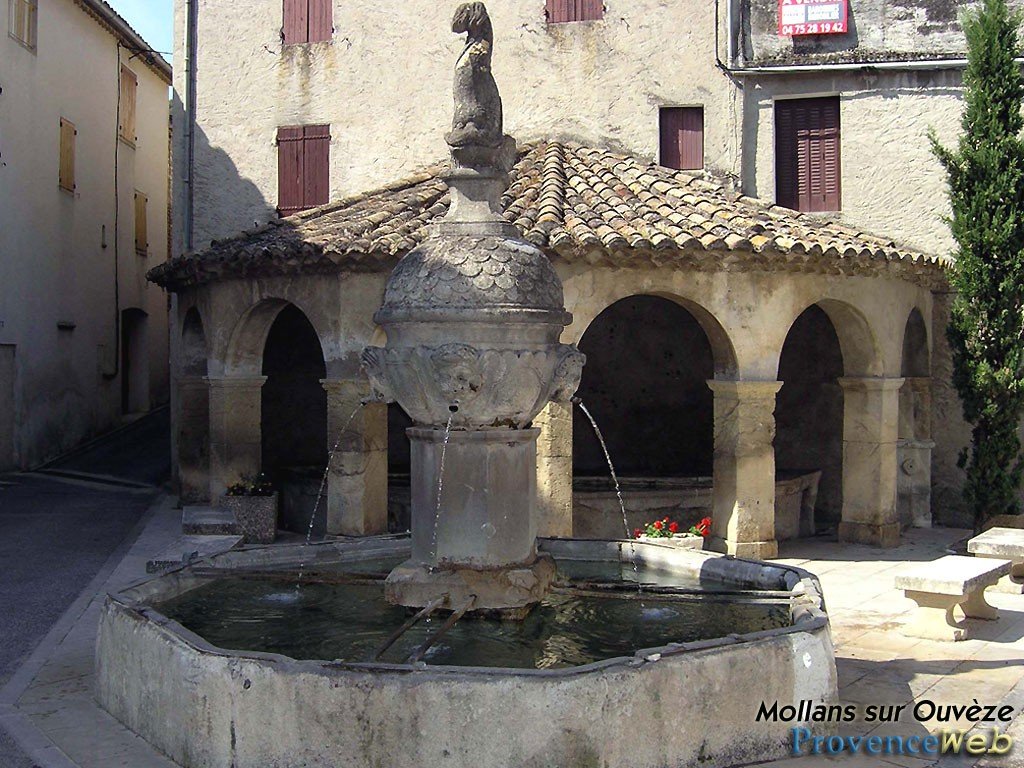 Fontaine et lavoir.