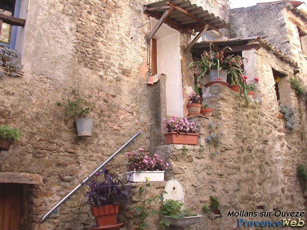 Escalier en pierre.