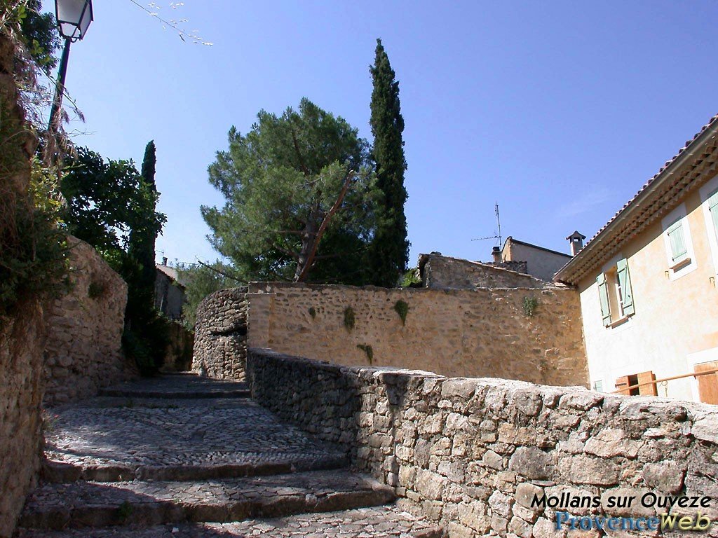Ruelle du village.