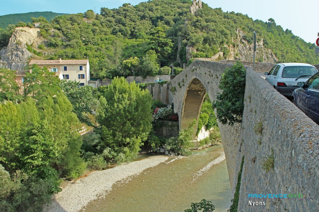 Pont roman &agrave; Nyons.