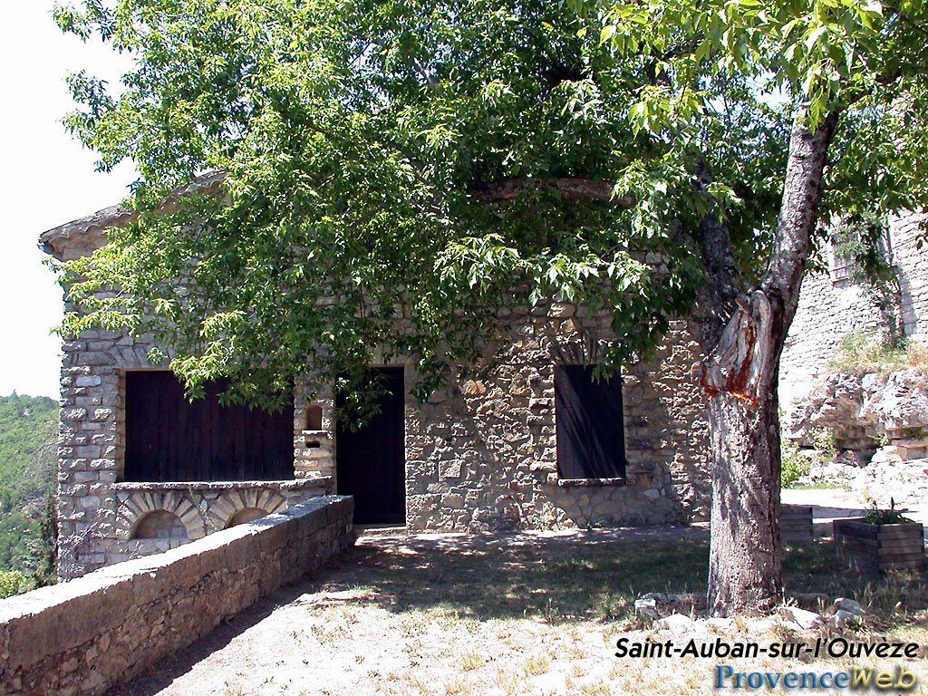 Maison en pierres.