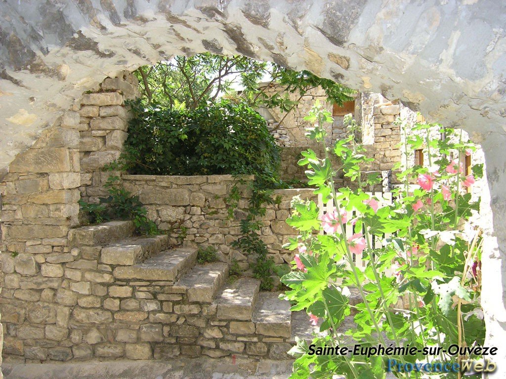 Escalier en pierre.