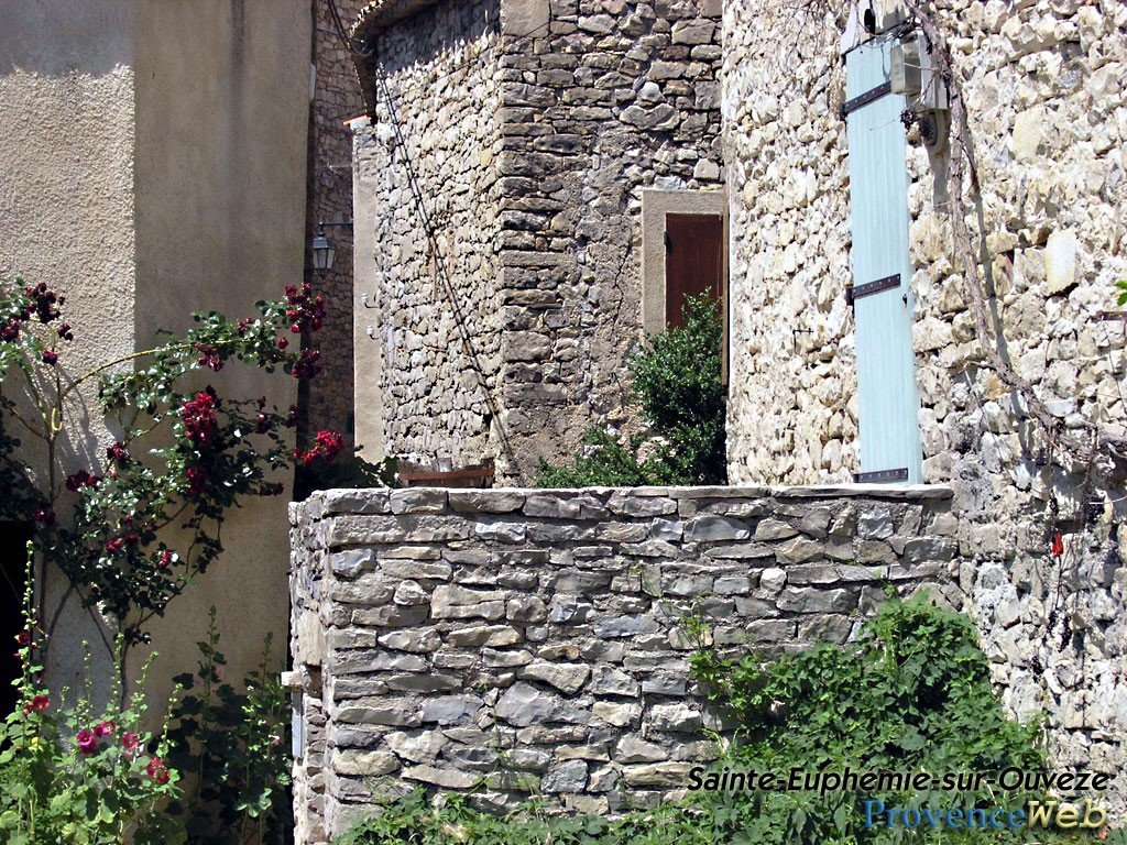 Charmante maison en pierres.