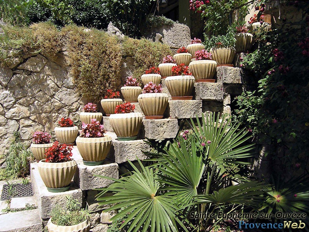 Escalier fleuri.