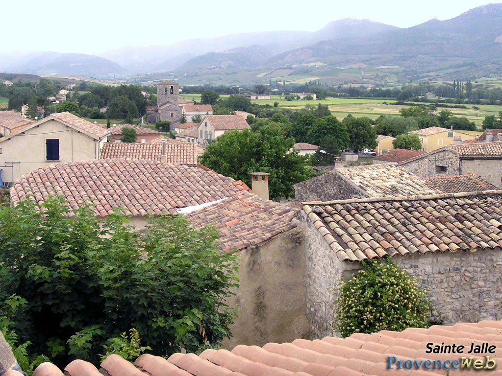 Le village de Sainte Jalle en Dr&ocirc;me Proven&ccedil;ale.