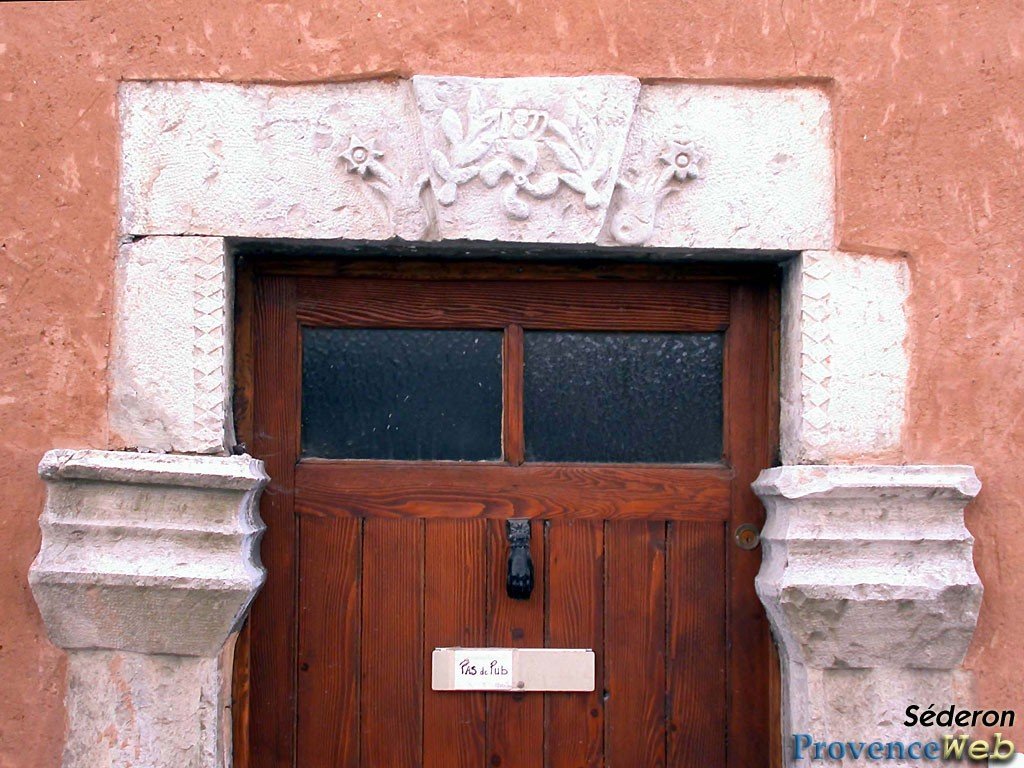 Porte ancienne.