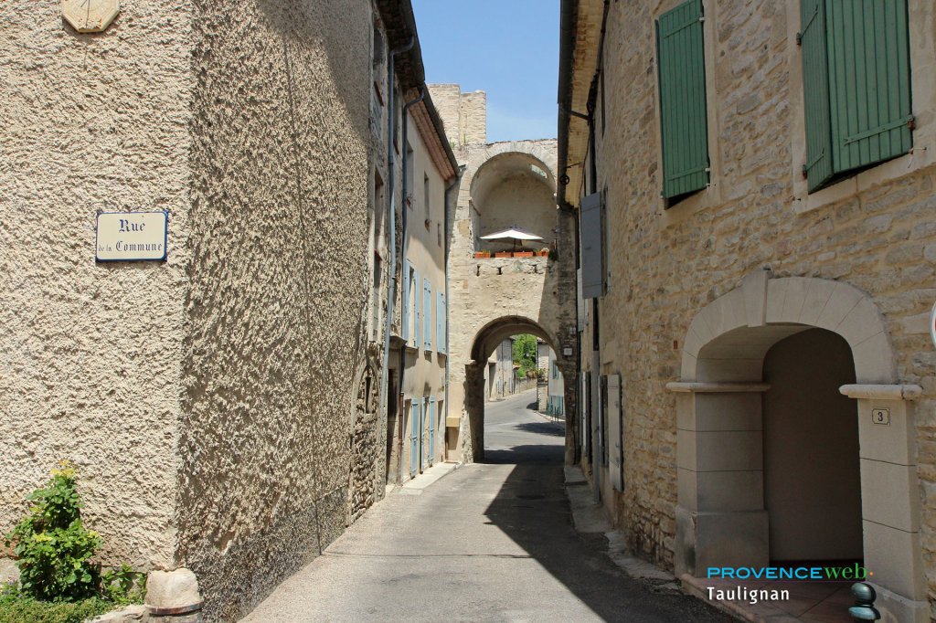 Village de Taulignan.