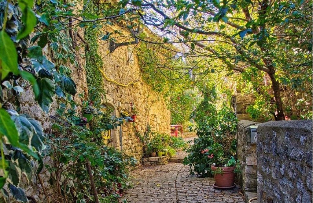 Le village de Valaurie dans la Dr&ocirc;me Proven&ccedil;ale.