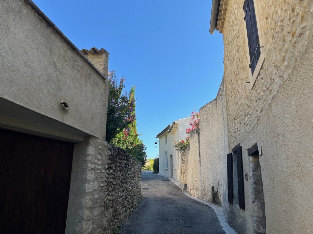 Rue &agrave; Vinsobres.