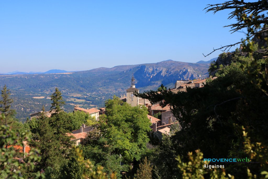 Vue du village d'Aiguines.