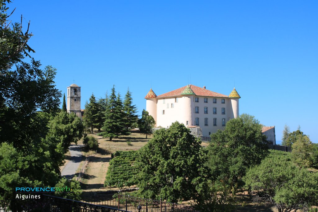 Vue du Ch&acirc;teau d'Aiguines.