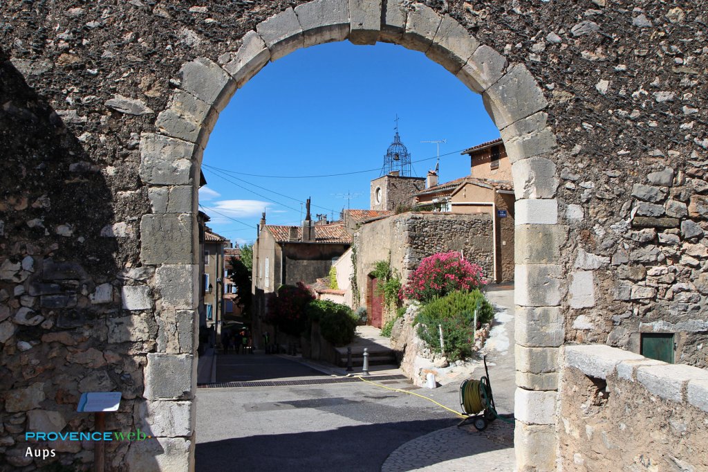 Le village d'Aups.