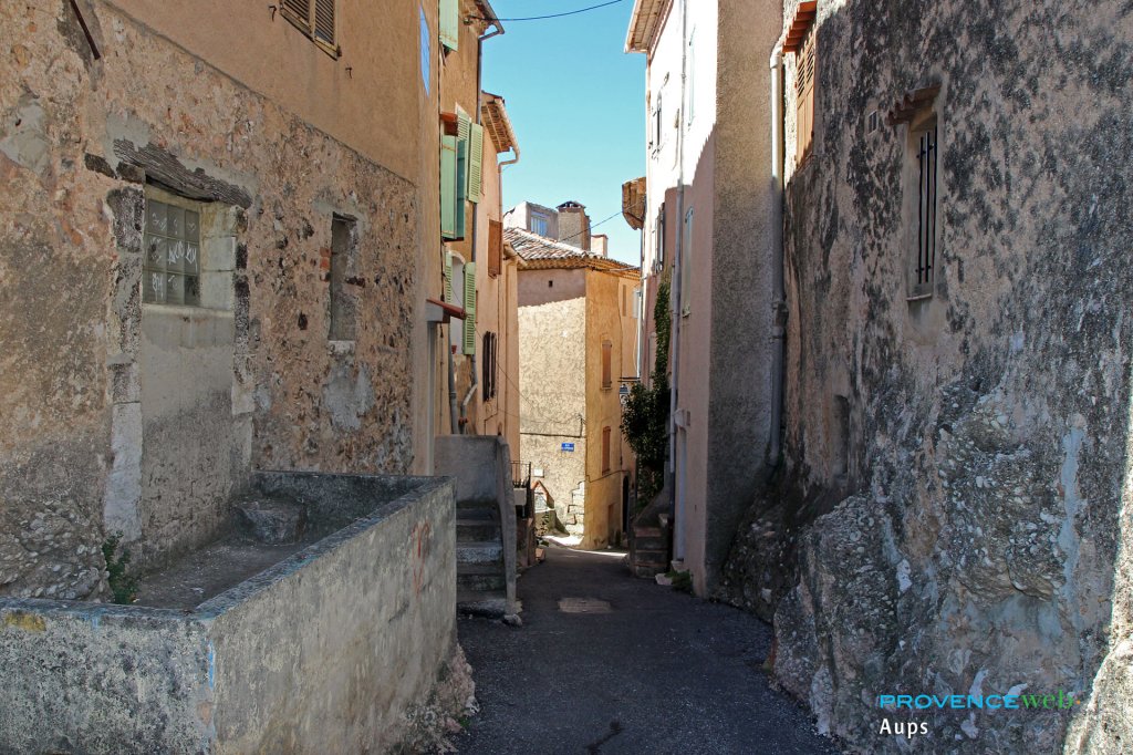Ruelle &agrave; Aups.