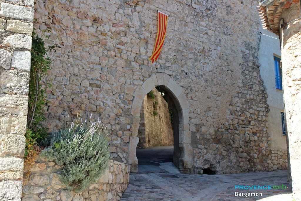 Passage vo&ucirc;t&eacute;.