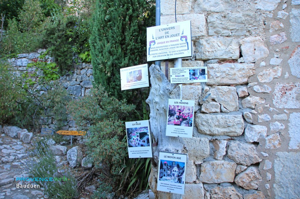 L'art en Jouet &agrave; Bauduen.