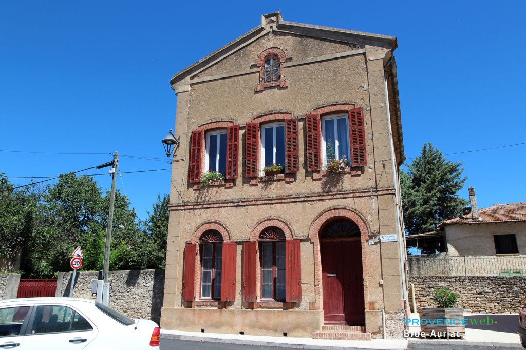 Maison ancienne &agrave; Brue Auriac.
