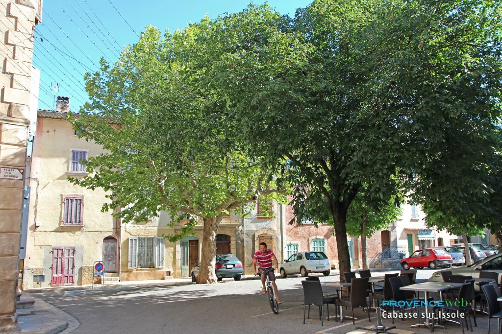 Restaurant &agrave; Cabasse sur Issole.