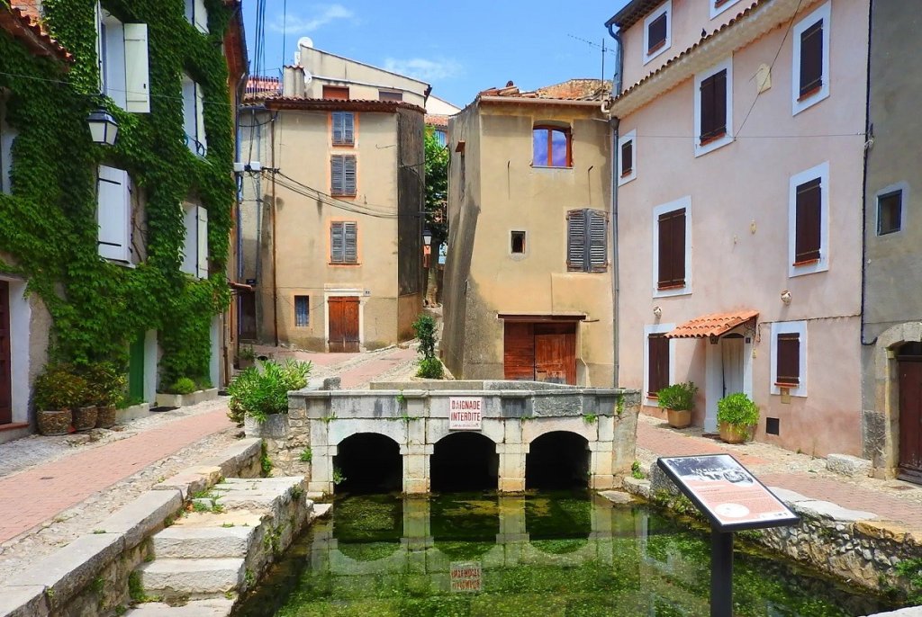Le village de Camps la Source dans le Var.