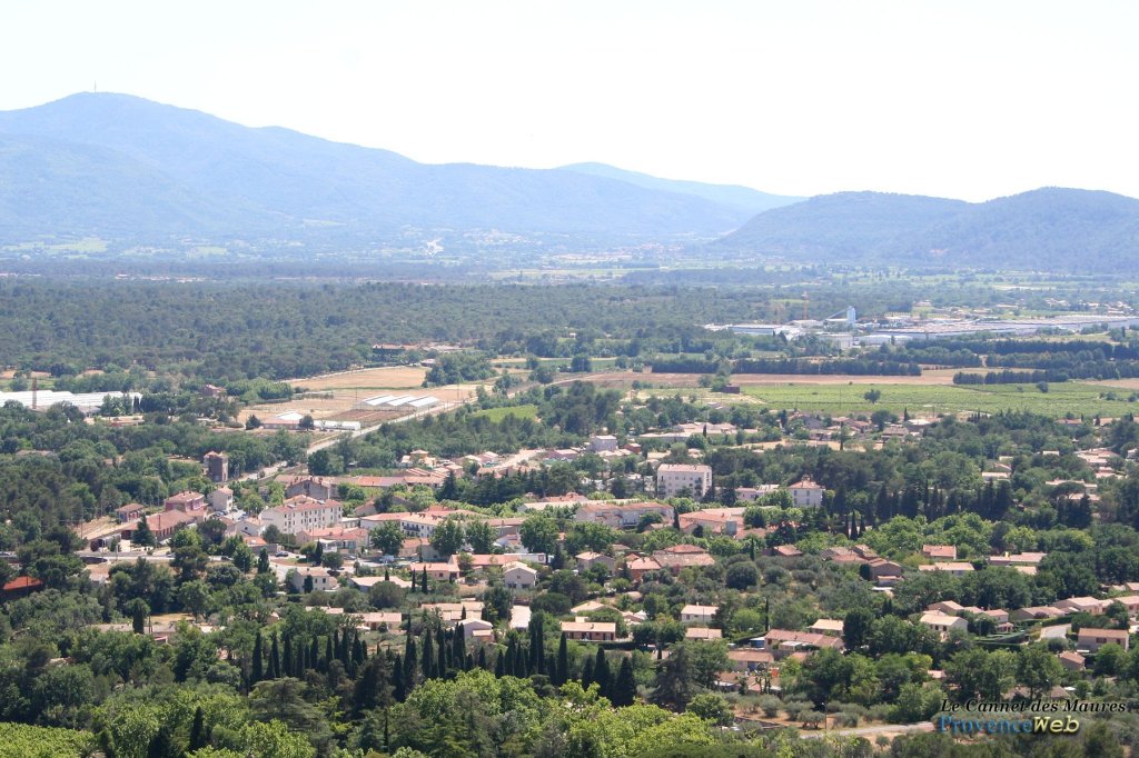 Le village du Cannet des Maures.