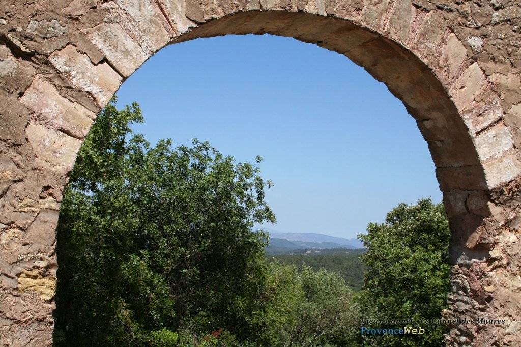 Arc vo&ucirc;t&eacute;.