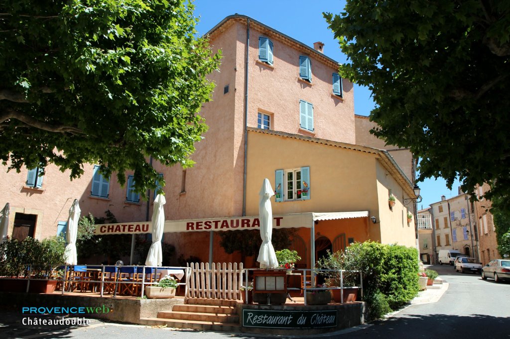 Restaurant &agrave; Ch&acirc;teaudouble.