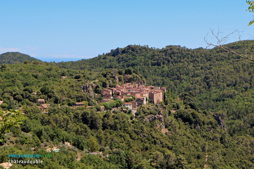 Village de Ch&acirc;teaudouble.