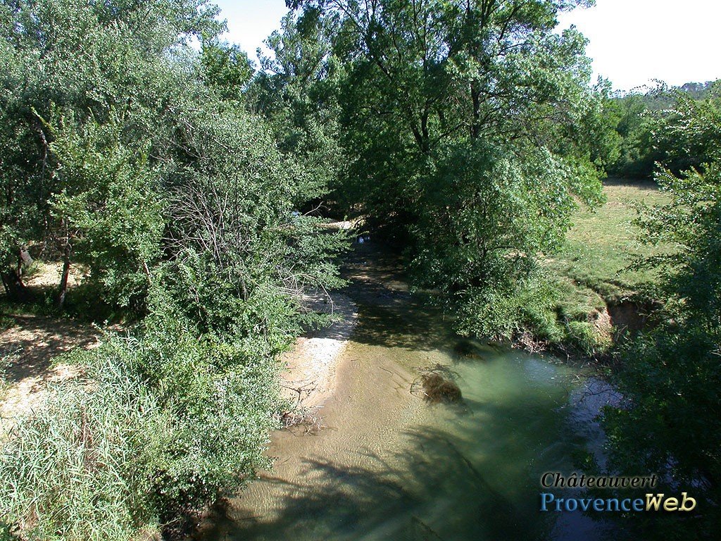 La rivi&egrave;re &agrave; Ch&acirc;teauvert.