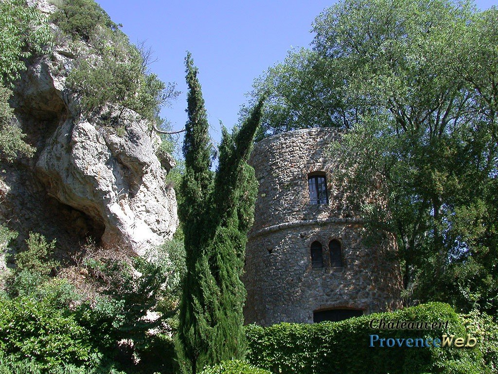 Tour m&eacute;di&eacute;vale &agrave; Ch&acirc;teauvert dans le Var.