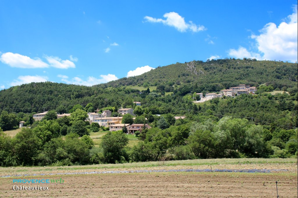 Ch&acirc;teauvieux 83.